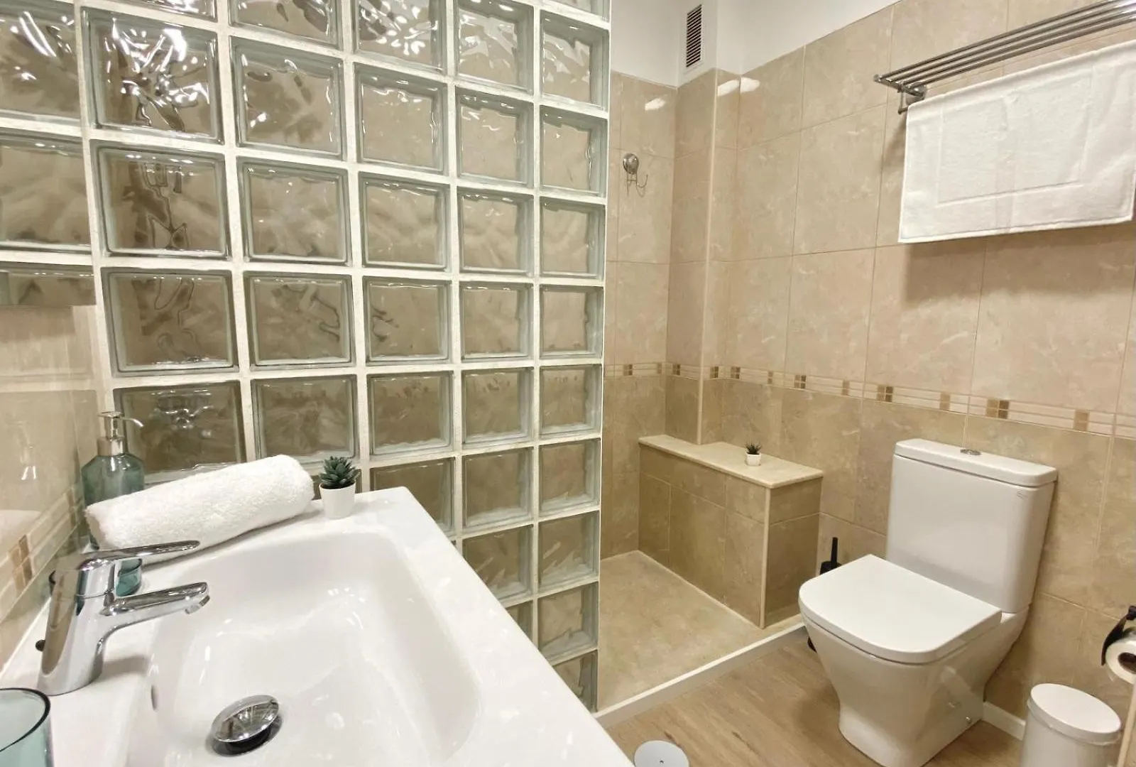 The Sun City Apartment 拉克鲁斯